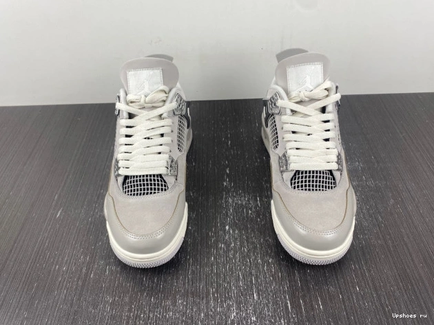 4  Jordan AQ9129-001 Moments Retro  Frozen 0822